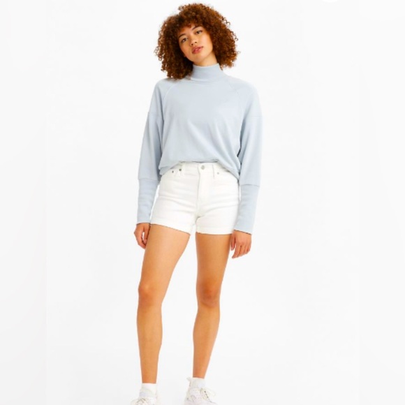 Levi's Pants - NWT LEVI’S Mid-rise Women’s Shorts in Chalk-white Size 29